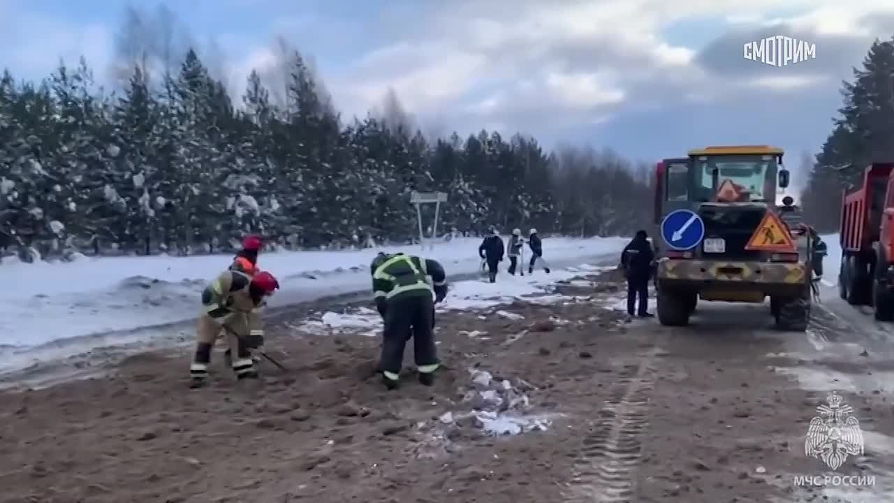 Цистерна с нефтью отцепилась от тягача на трассе Ижевск-Сарапул