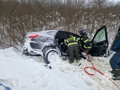 В Балезинском районе Удмуртии два человека погибли в аварии, сообщает пресс-служба МЧС региона