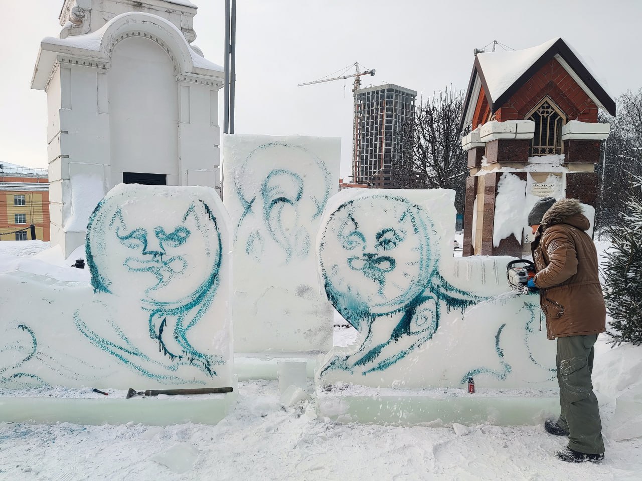 Пятнадцатый крещенский ледовый фестиваль Ангелов и Архангелов в Ижевске в разгаре Пятнадцатый крещенский ледовый фестиваль Ангелов и Архангелов в Ижевске в разгаре