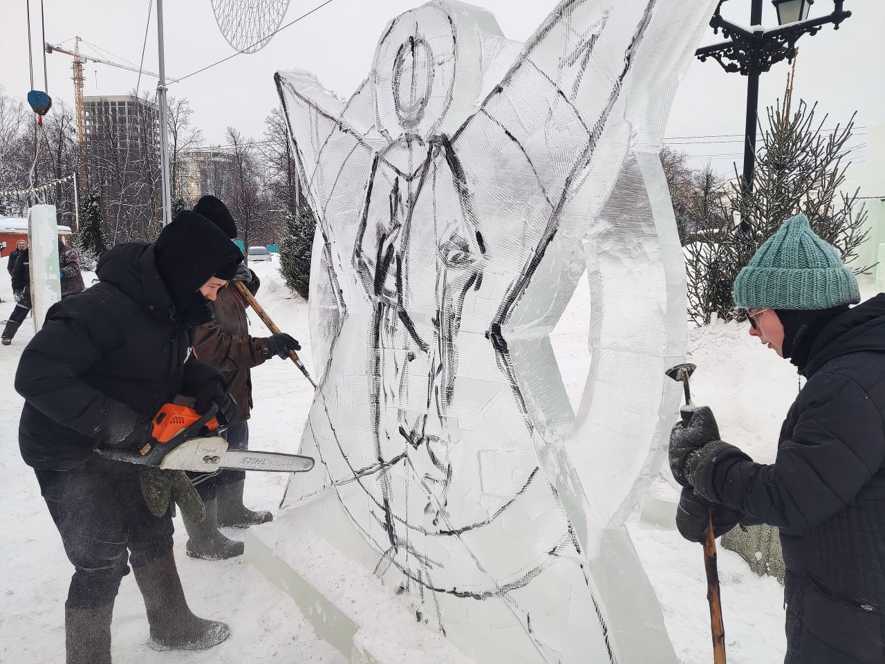 Пятнадцатый крещенский ледовый фестиваль Ангелов и Архангелов в Ижевске в разгаре Пятнадцатый крещенский ледовый фестиваль Ангелов и Архангелов в Ижевске в разгаре