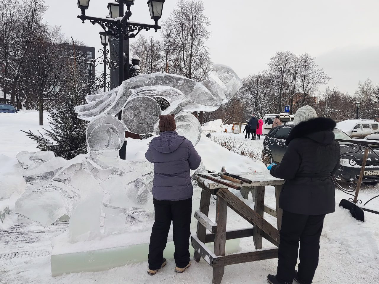 Пятнадцатый крещенский ледовый фестиваль Ангелов и Архангелов в Ижевске в разгаре Пятнадцатый крещенский ледовый фестиваль Ангелов и Архангелов в Ижевске в разгаре