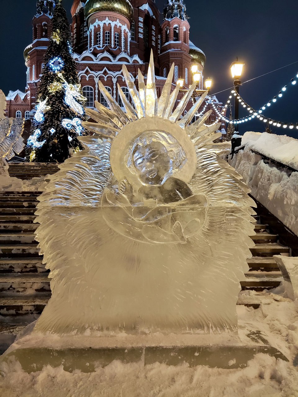 Пятнадцатый крещенский ледовый фестиваль Ангелов и Архангелов в Ижевске в разгаре