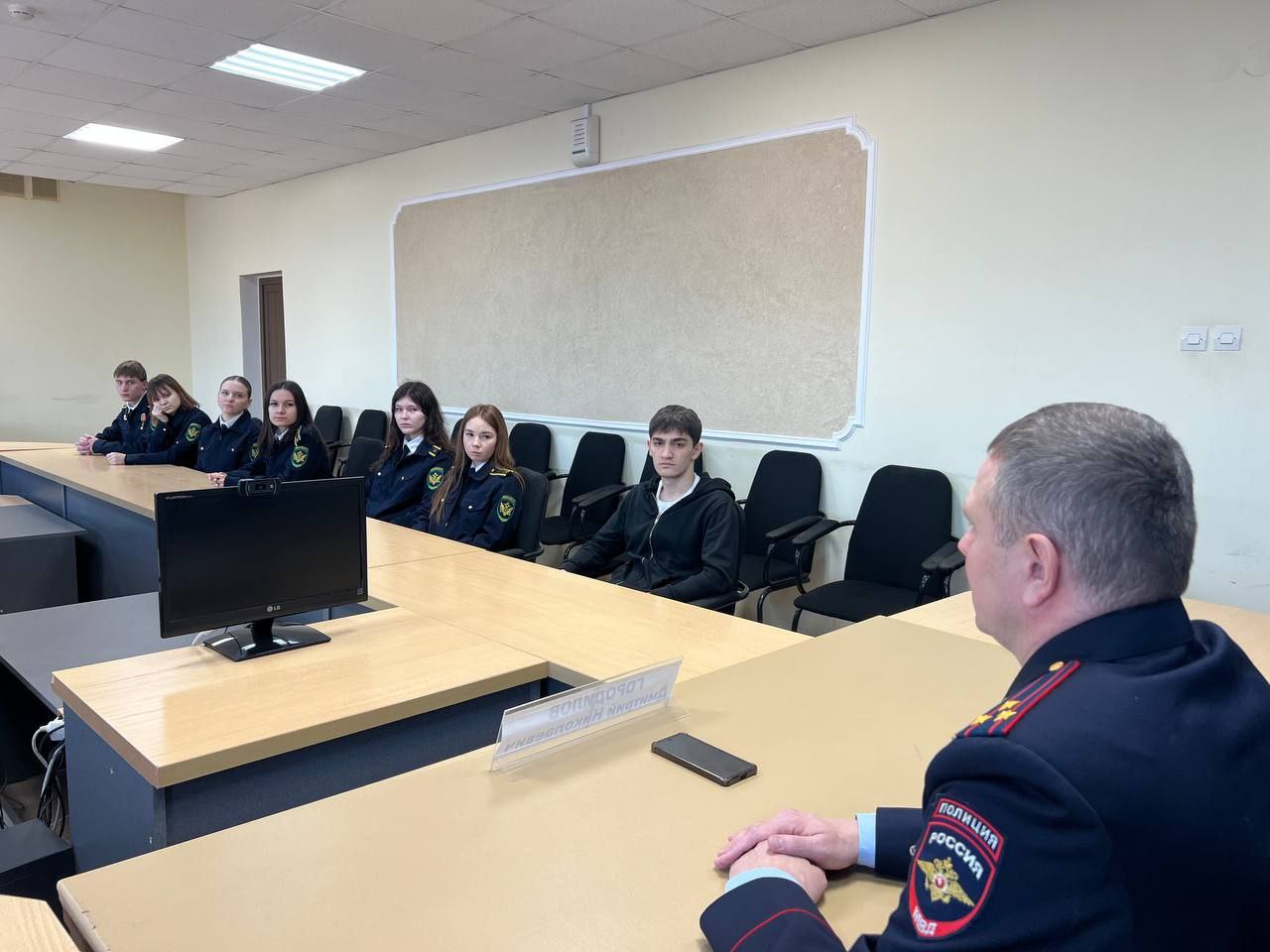 Сотрудники Госавтоинспекции Удмуртии присоединились к ежегодной Всероссийской акции «Студенческий десант» Сотрудники Госавтоинспекции Удмуртии присоединились к ежегодной Всероссийской акции «Студенческий десант»