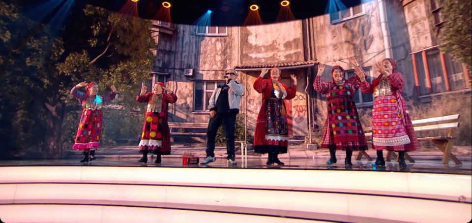 «Бурановские бабушки» выступили с рэпером Витей АК