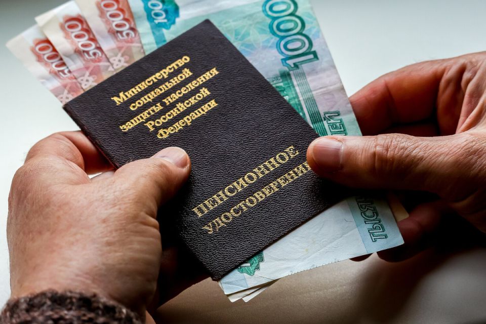 Управляемую пенсию в руках времени: как возраст выхода на пенсию перерастает жизнь