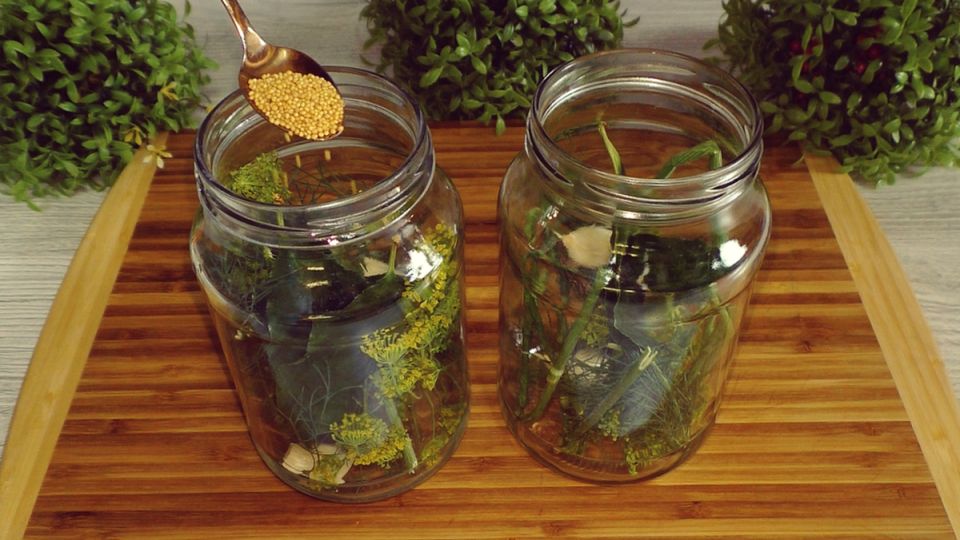 Как простые заготовки на зиму превращают обычный стол в маленькое празднество