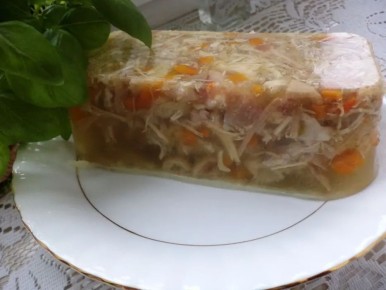 Холодец из рульки: как приготовить классическую закуску на праздник