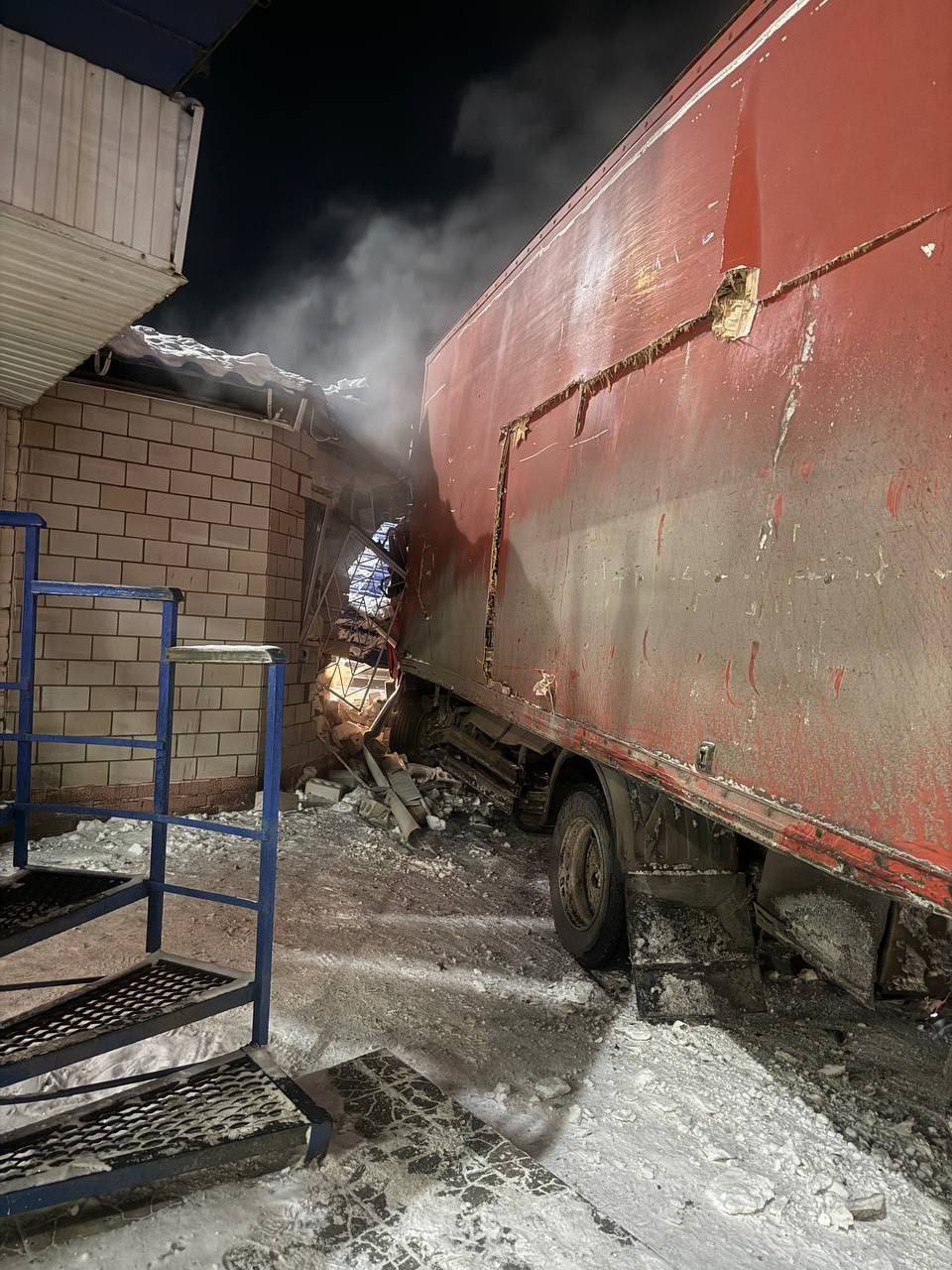 В п.Игра произошло ДТП с участием служебного транспорта В п.Игра произошло ДТП с участием служебного транспорта