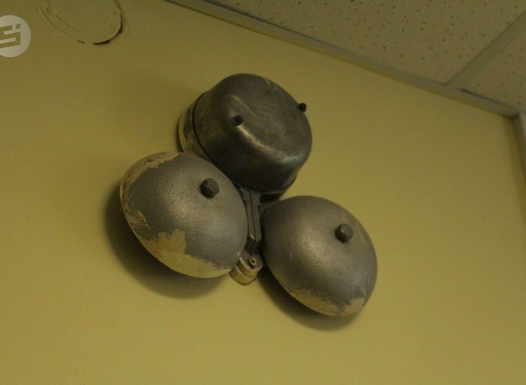 Песни о русской зиме заиграли вместо стандартных звонков в школах Удмуртии, сообщает Минобрнауки Удмуртии