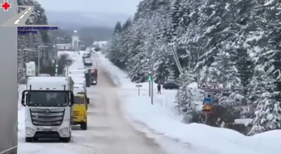 На объездной Воткинска фуры снова парализовали движение