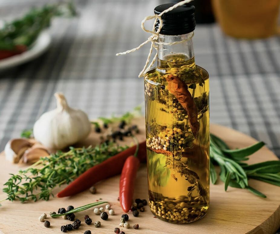 Ароматное масло с тимьяном и чесноком: простое, но изысканное блюдо для любого стола