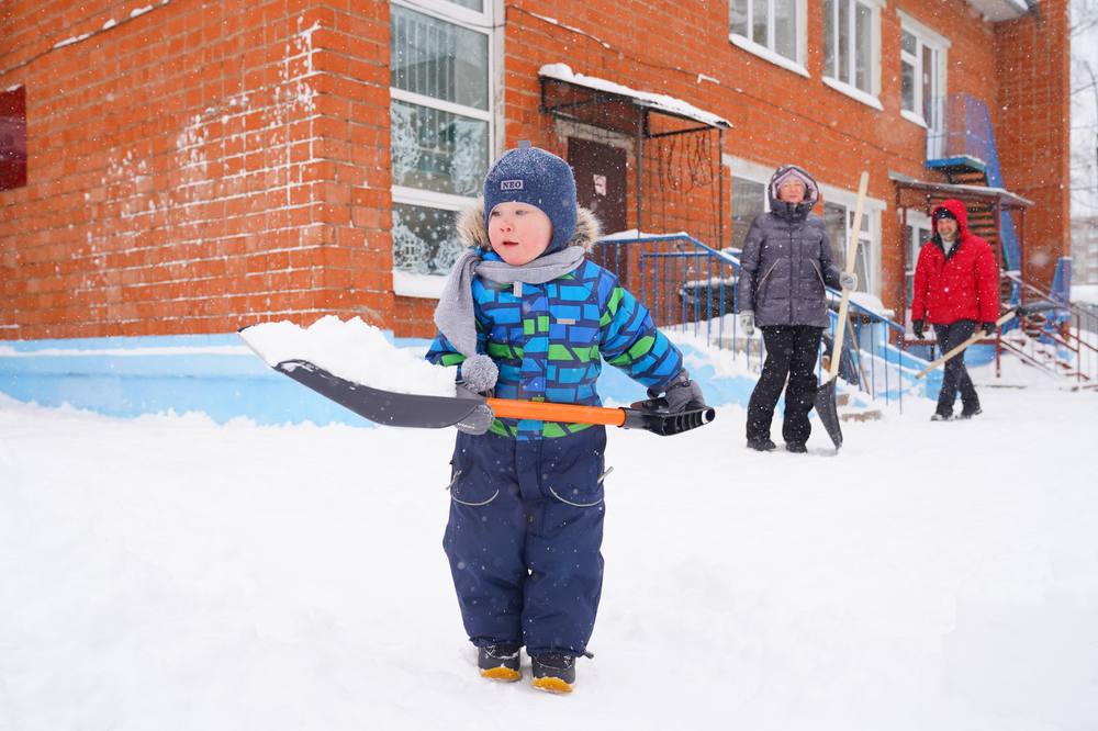 В Ижевске продолжается работа по очистке города от снега В Ижевске продолжается работа по очистке города от снега