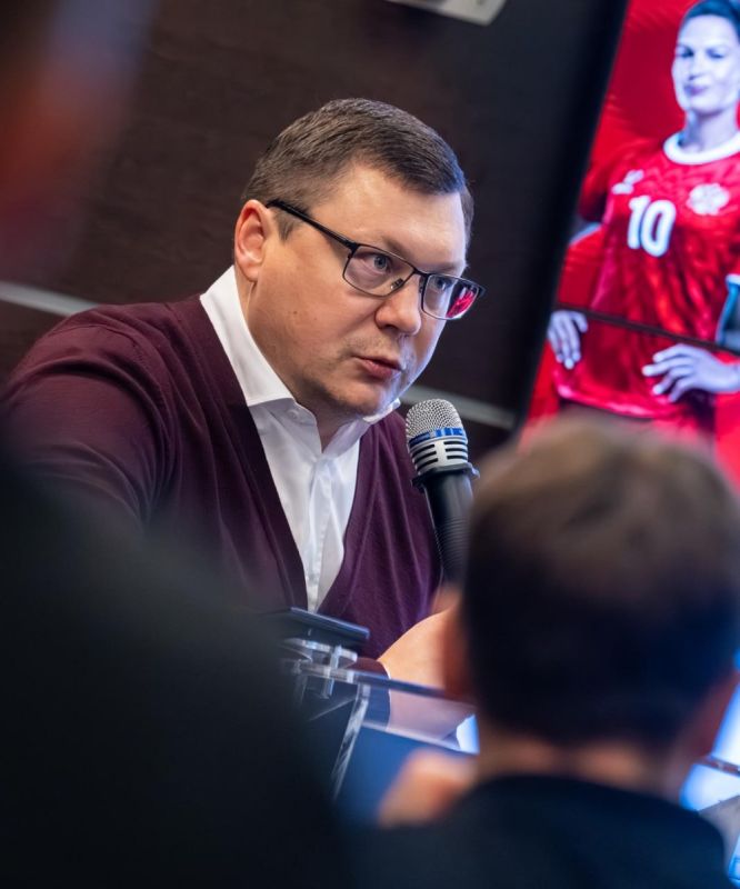 Поддержка возвращения россиян в мир футбола: Генсек РФС высказал мнение