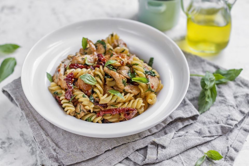Пасто-сspirito: пробуем фузилли «Абруццо» с цыплёнком и вялеными томатами