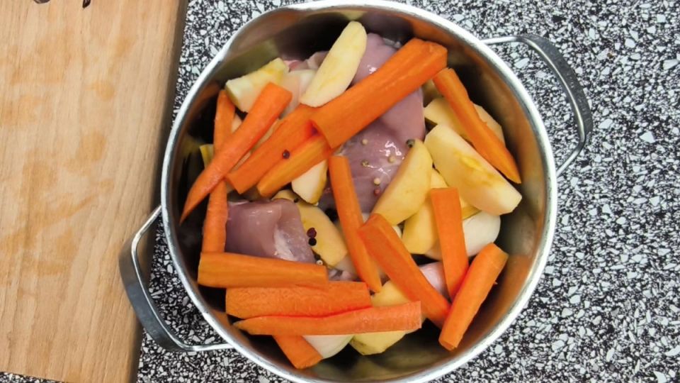Сытный рийет из курицы с яблоками и морковью: секреты приготовления