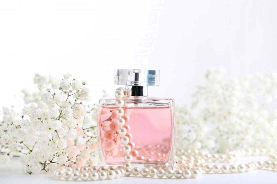 Ароматы 90-х снова в моде: как вернуться к классике стиля