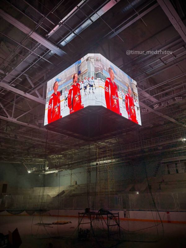 Видеокуб установили на арене Ледового дворца «Ижсталь»