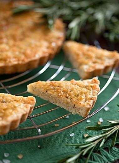 Запах розмарина и сладость меда: идеальное сочетание для ваших десертов