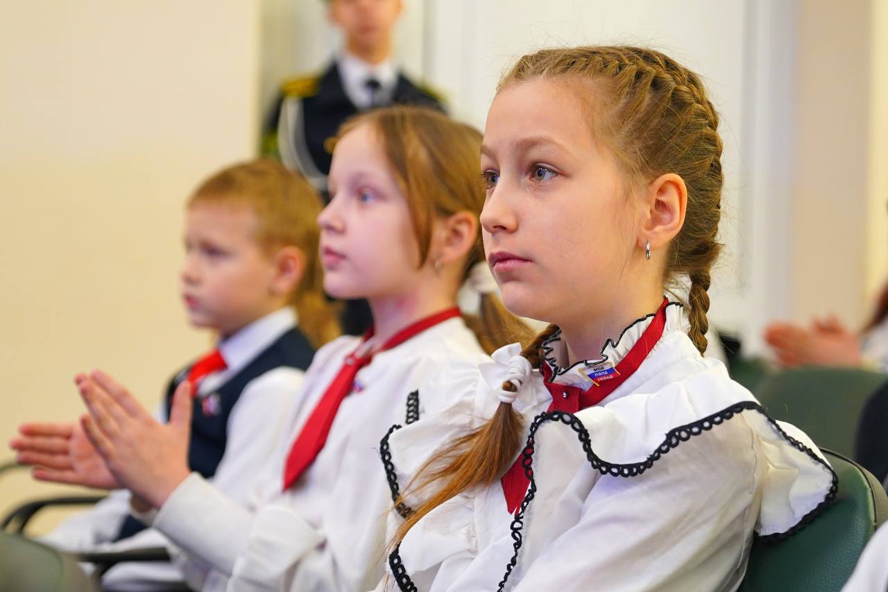 В ижевских школах № 35 и № 76 прошли церемонии вручения нагрудных значков «Мой папа - герой» и «Моя мама - герой» В ижевских школах № 35 и № 76 прошли церемонии вручения нагрудных значков «Мой папа - герой» и «Моя мама - герой»