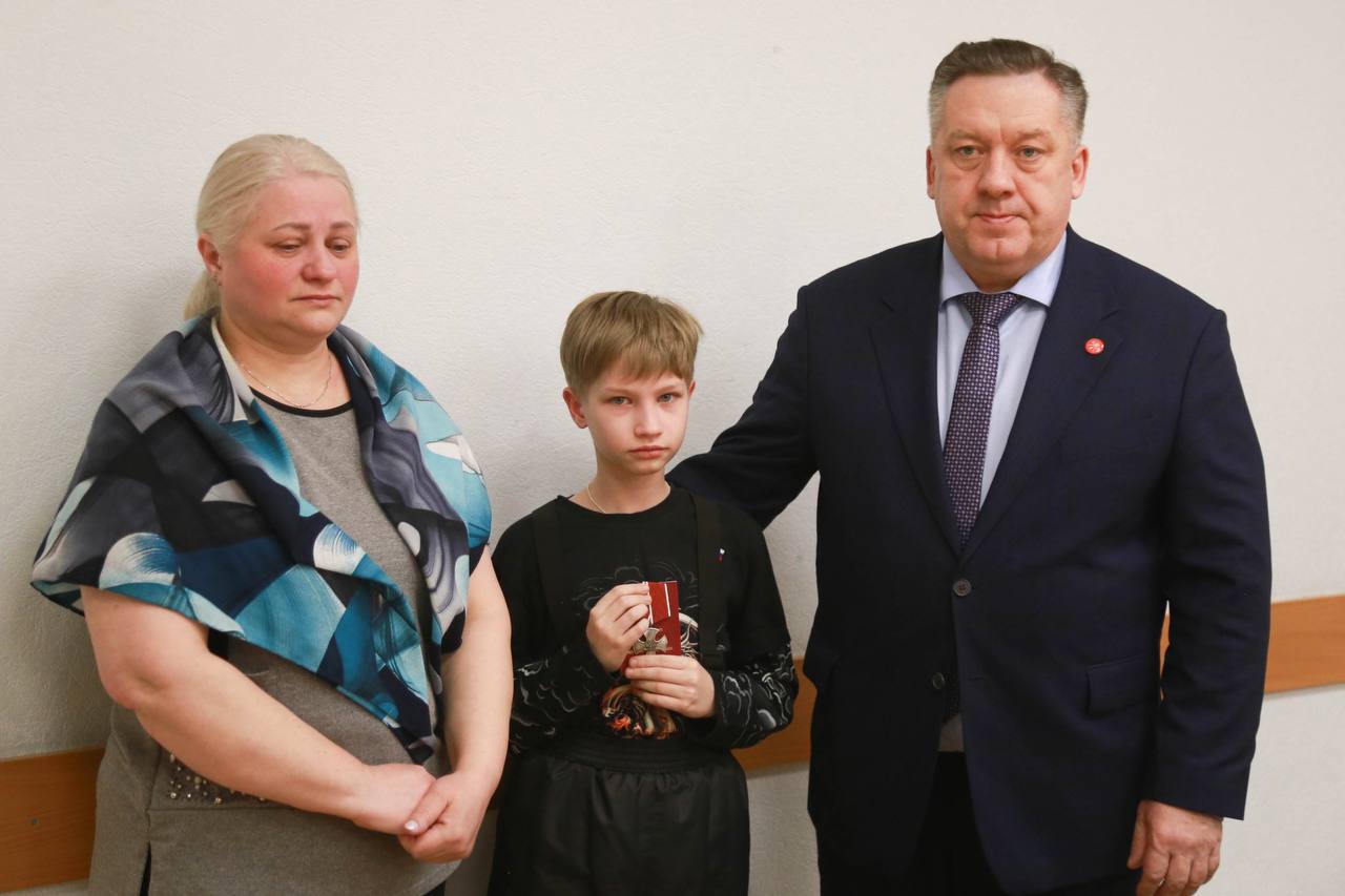 Они - настоящие Герои.. В преддверии Дня защитника Отечества Глава Ижевска Дмитрий Чистяков передал Ордена Мужества и медаль «За отвагу» семьям бойцов, погибших в специальной военной операции Они - настоящие Герои.. В преддверии Дня защитника Отечества Глава Ижевска Дмитрий Чистяков передал Ордена Мужества и медаль «За отвагу» семьям бойцов, погибших в специальной военной операции