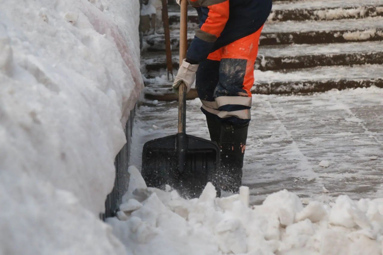 В пятницу на дорогах Ижевска работают 138 единиц техники, а также 120 рабочих, сообщил глава города Дмитрий Чистяков В пятницу на дорогах Ижевска работают 138 единиц техники, а также 120 рабочих, сообщил глава города Дмитрий Чистяков