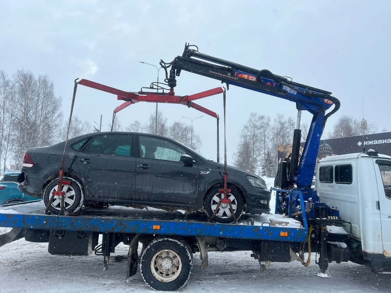 У аэропорта Ижевска за пару часов выявили трёх иностранных водителей такси без российских прав