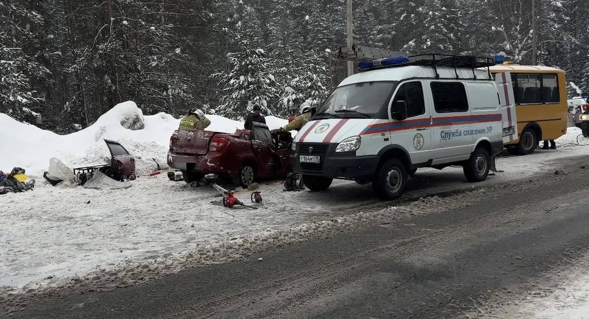 В школьном автобусе, попавшем в ДТП на трассе в Якшур-Бодьинском районе, возвращались с соревнований воспитанники Дебёсской спортшколы