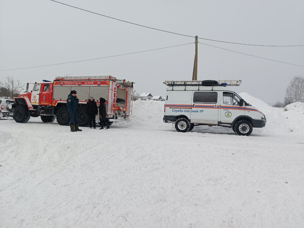 30 коров оказались под снежными завалами при обрушении крыши коровника в селе Турецкое Балезинского района 30 коров оказались под снежными завалами при обрушении крыши коровника в селе Турецкое Балезинского района