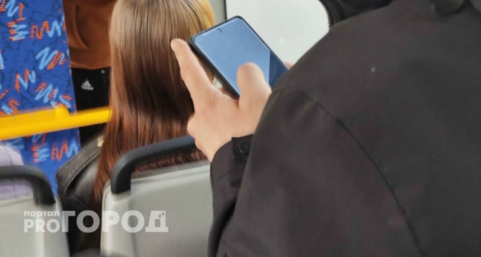 Госдума одобрила закон, позволяющий ФСБ отключать связь