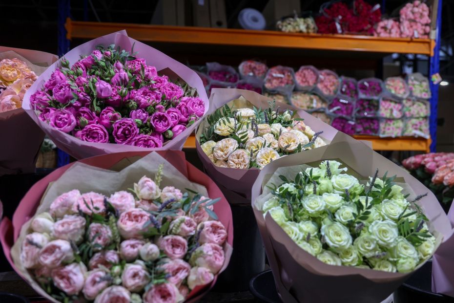 Ценовой потолок на подарки: как власти России планируют облегчить расходы россиян к праздникам