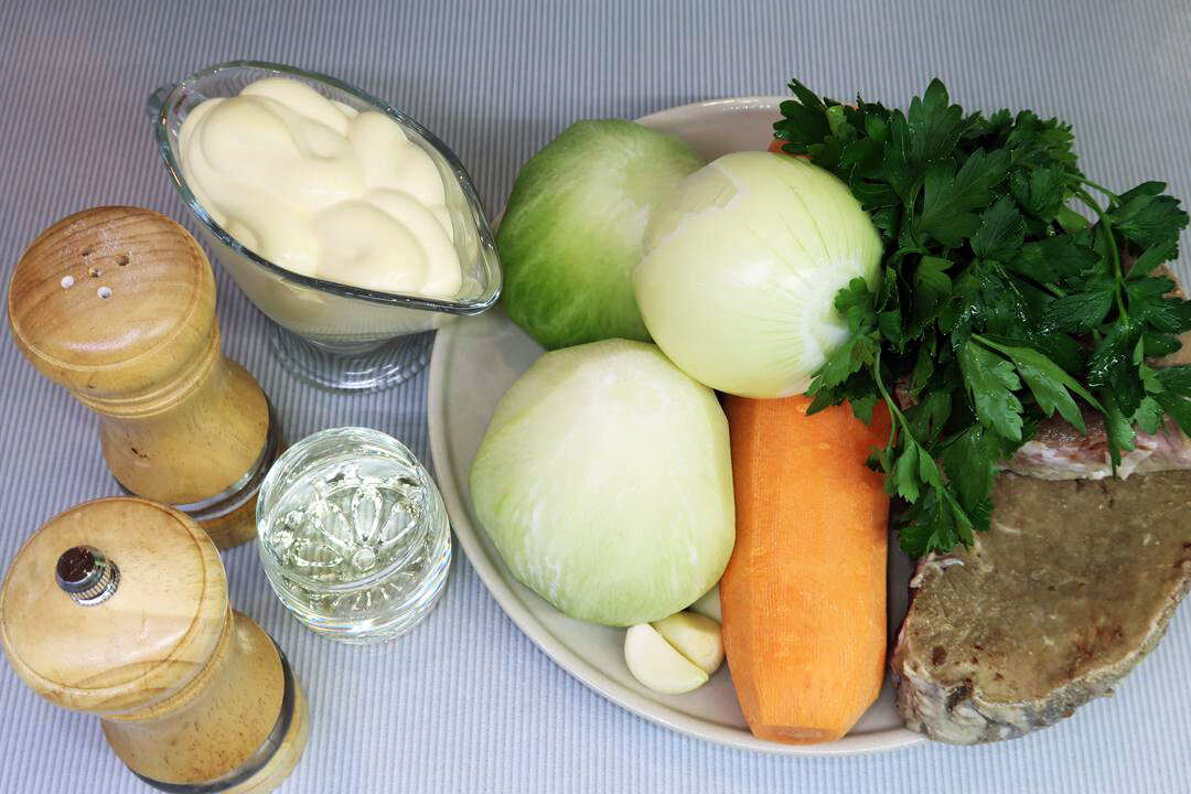 Салат из зеленой редьки с говядиной