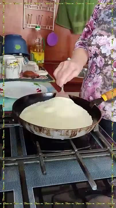 Эти руки знают рецепт идеального теста для блинов!