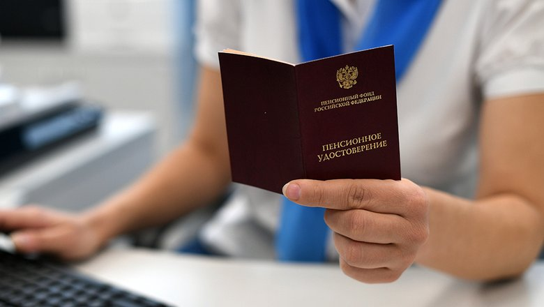Пенсии неработающих россиян за год увеличились на 2300 рублей