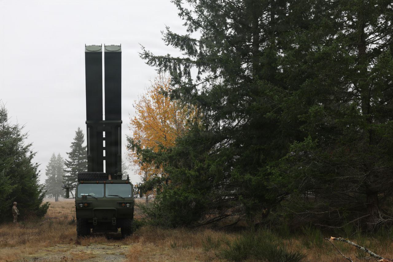 Пентагон впервые опубликовал кадры недавних учений под Вашингтоном, в которых были задействованы наземные пусковые установки гиперзвуковых ракет Dark Eagle