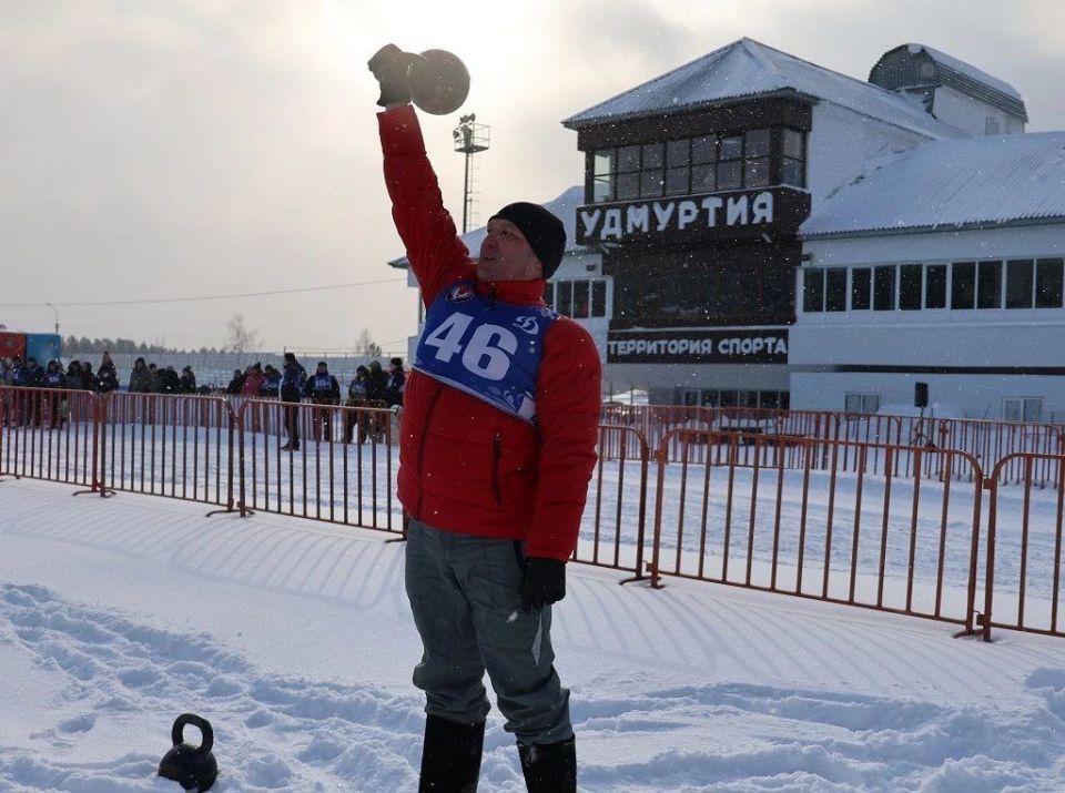 Сотрудники МВД по УР приняли участие в спортивном празднике, посвященном Дню защитника Отечества