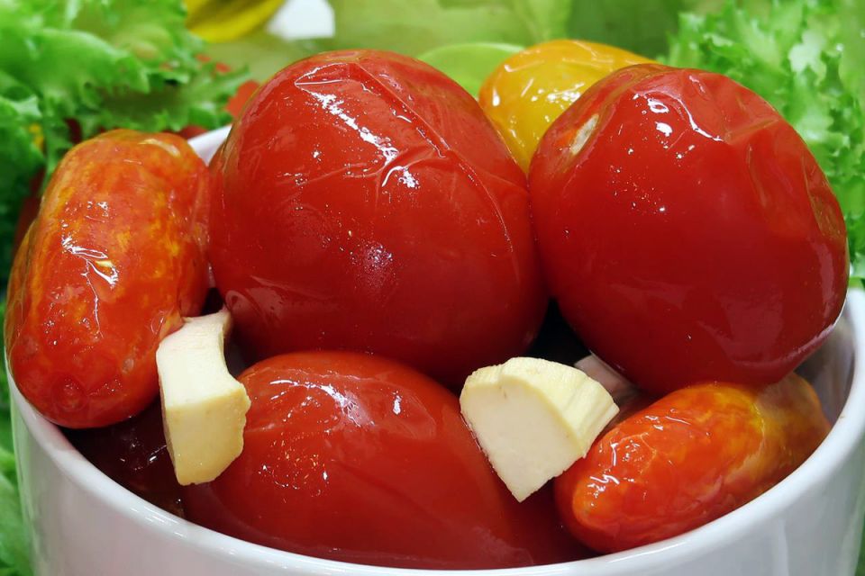Как приготовить квашеные помидоры холодным способом: секреты зимних заготовок