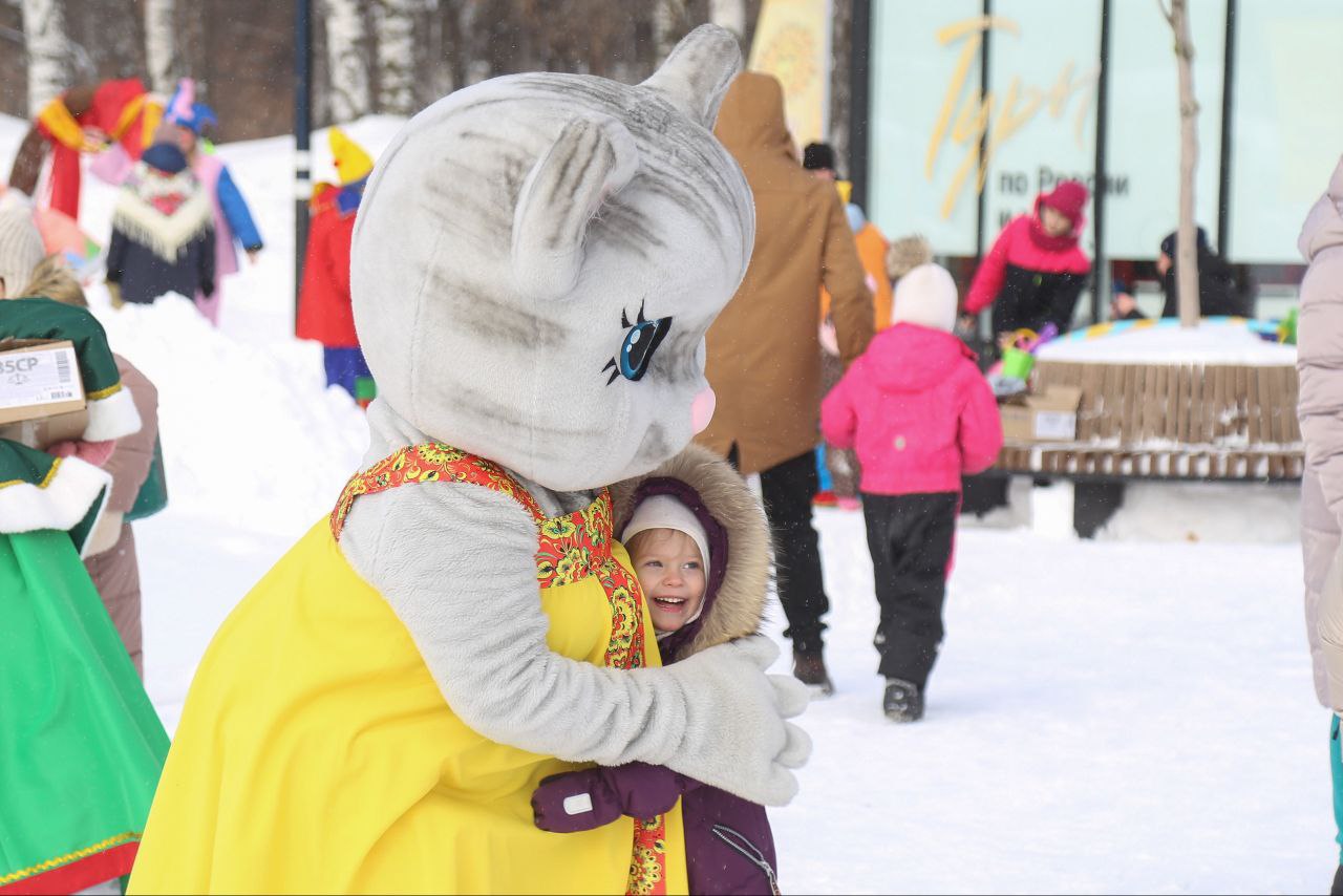 21 февраля на Центральной площади прошел праздник "Широкая Масленица" 21 февраля на Центральной площади прошел праздник "Широкая Масленица"