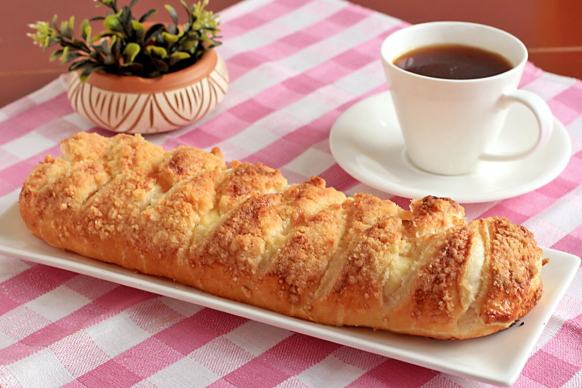 Нежный пирог из слоёного теста с творогом: простой и быстрый рецепт