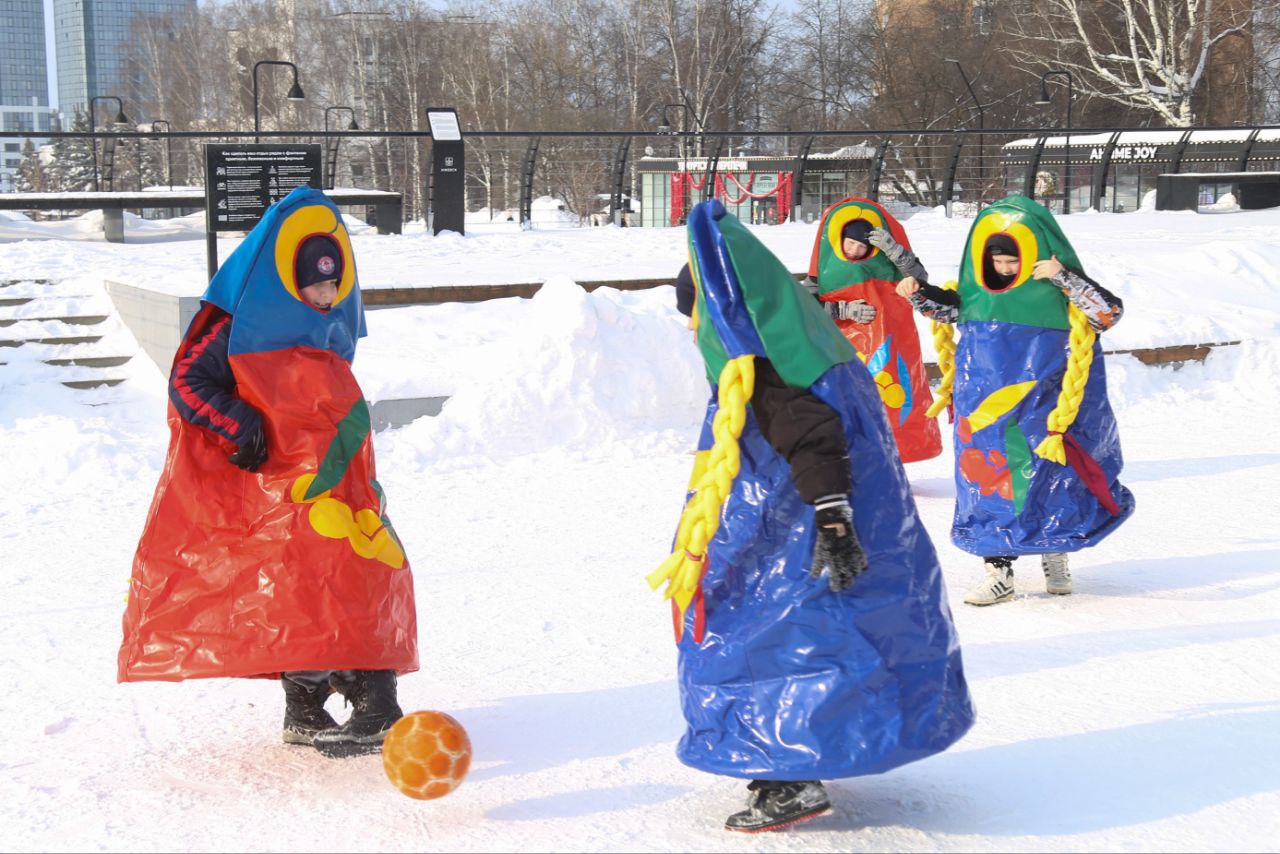 21 февраля на Центральной площади прошел праздник "Широкая Масленица" 21 февраля на Центральной площади прошел праздник "Широкая Масленица"