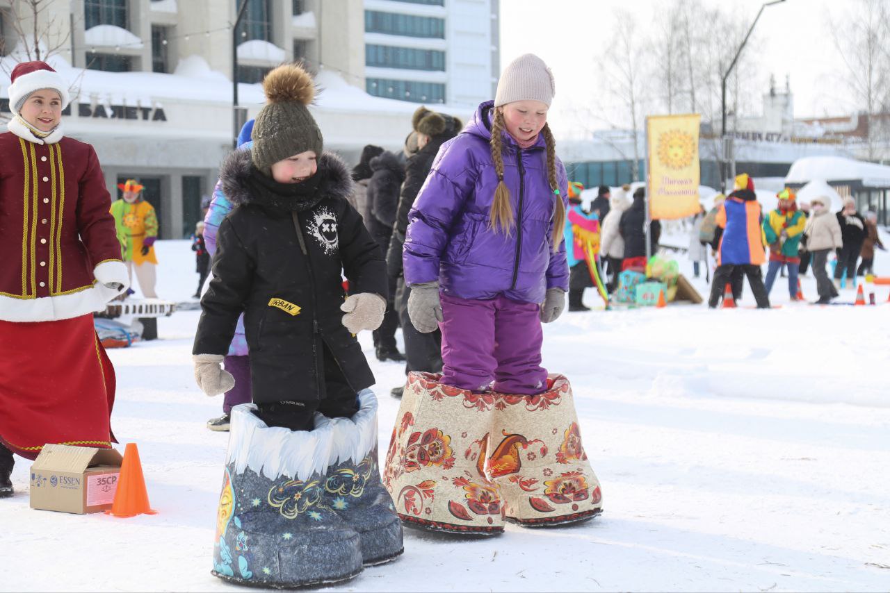 21 февраля на Центральной площади прошел праздник "Широкая Масленица" 21 февраля на Центральной площади прошел праздник "Широкая Масленица"