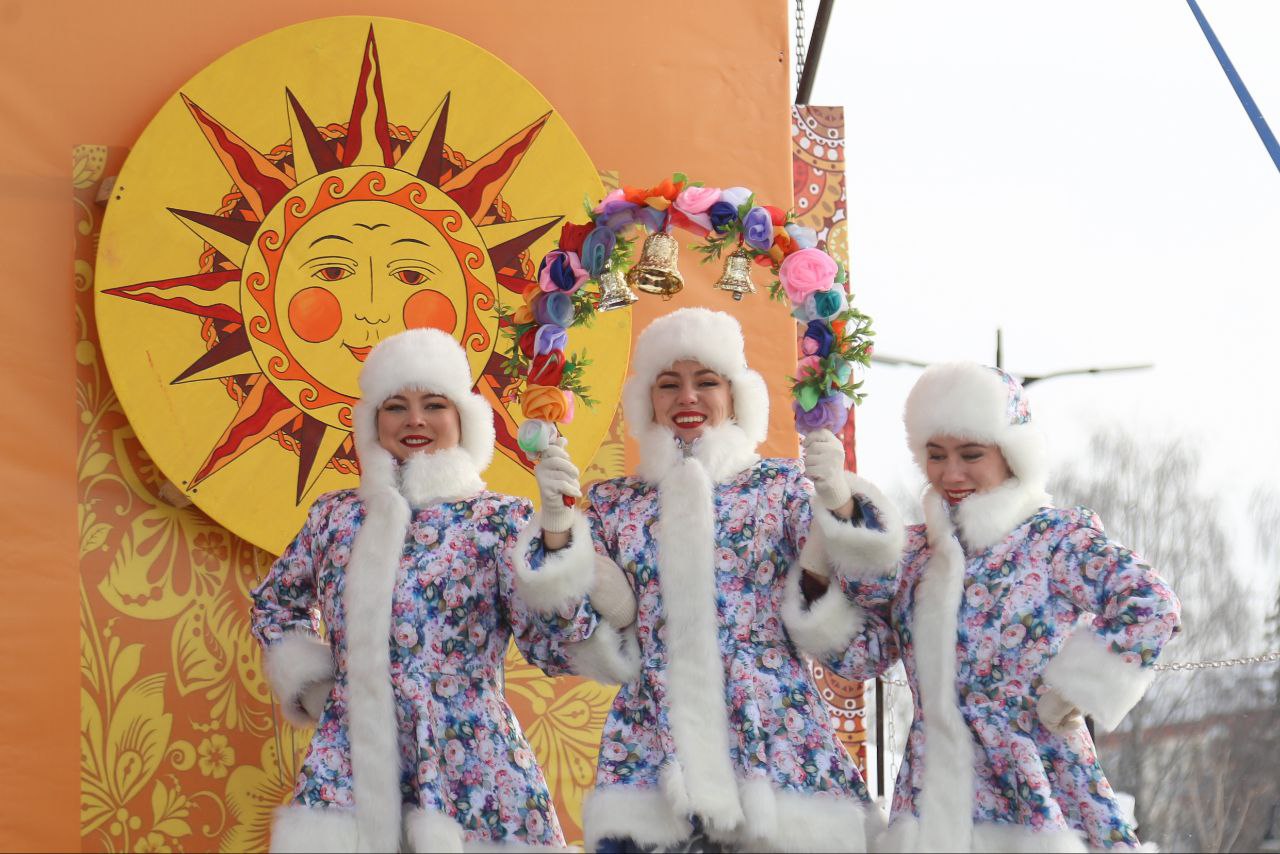 21 февраля на Центральной площади прошел праздник "Широкая Масленица" 21 февраля на Центральной площади прошел праздник "Широкая Масленица"