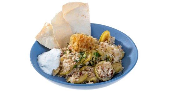 Легкий и ароматный плов с кабачками и орехами