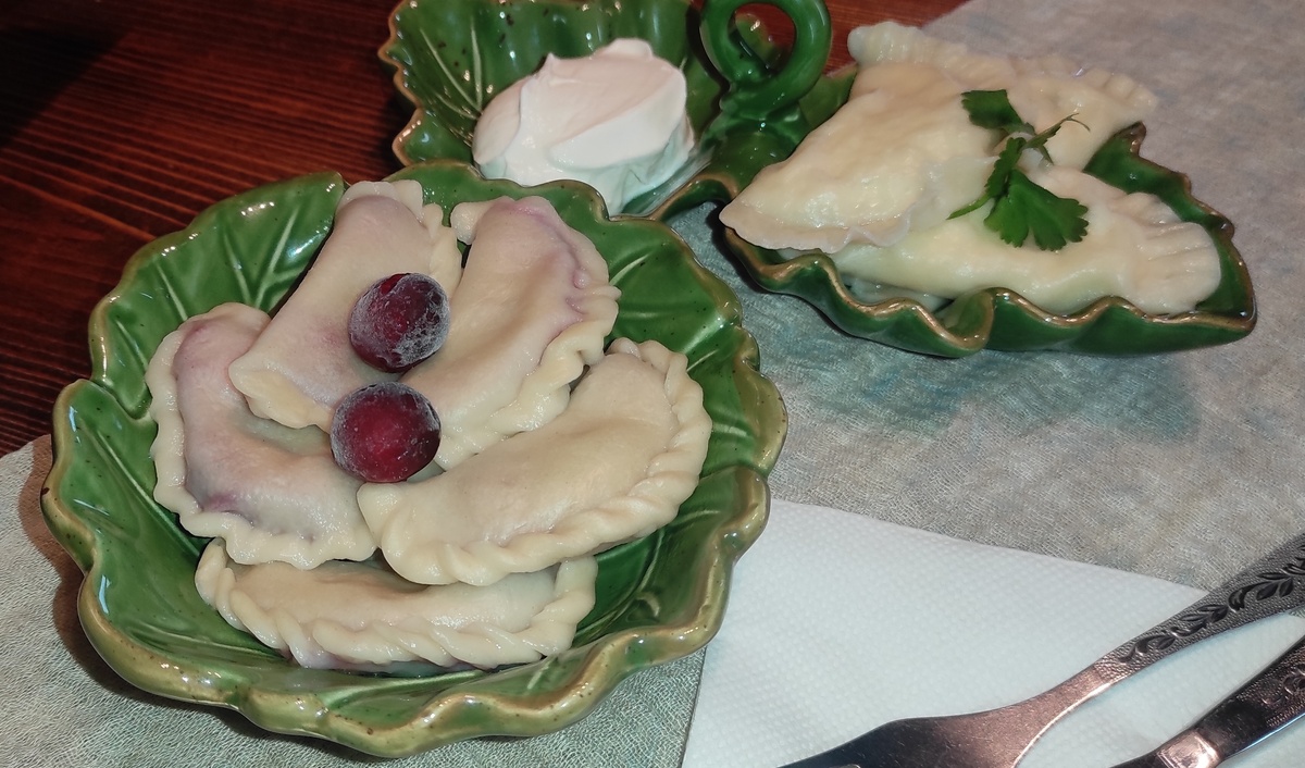 Вареники с вишней и творогом: уют домашней кухни