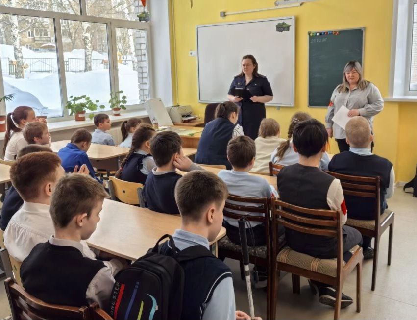 Сотрудники следственного отдела по Устиновскому району г.Ижевска следственного управления СК России по Удмуртской Республике провели встречу со школьниками, направленную на повышение уровня правовой грамотности и...