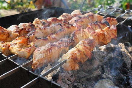 Неотразимый маринад для шашлыка: секреты сочности и аромата