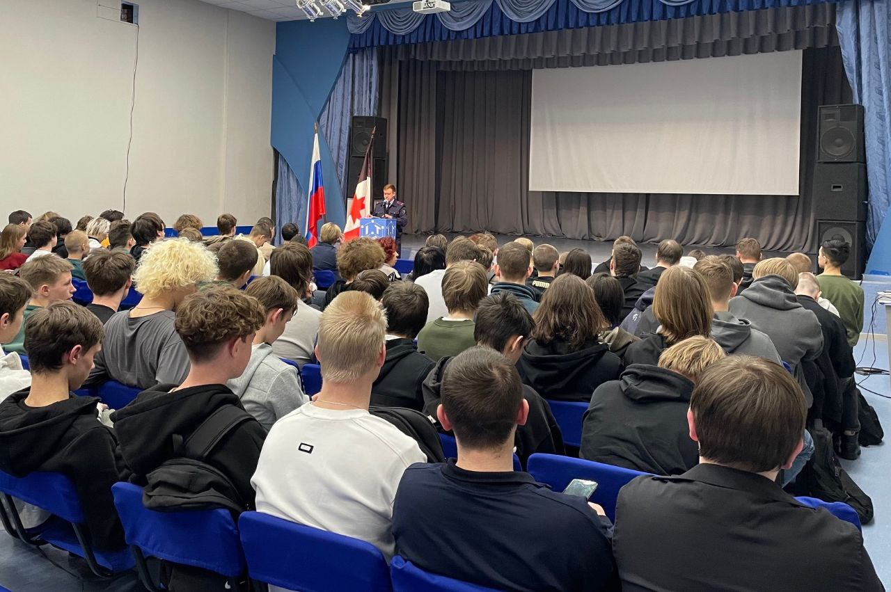 Руководитель Сарапульского МСО СУ СК России по Удмуртской Республике провел профилактические мероприятия со студентами