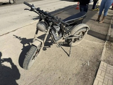 В Ижевске мужчина на электровелосипеде «Ikingi S6» сбил на тротуаре 70-летнюю женщину, сообщает Госавтоинспекция Удмуртии