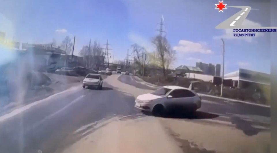 В Ижевске 5 апреля произошло смертельное ДТП в результате столкновения «легковушки» и бетономешалки «Ситрак», сообщает Госавтоинспекция Удмуртии