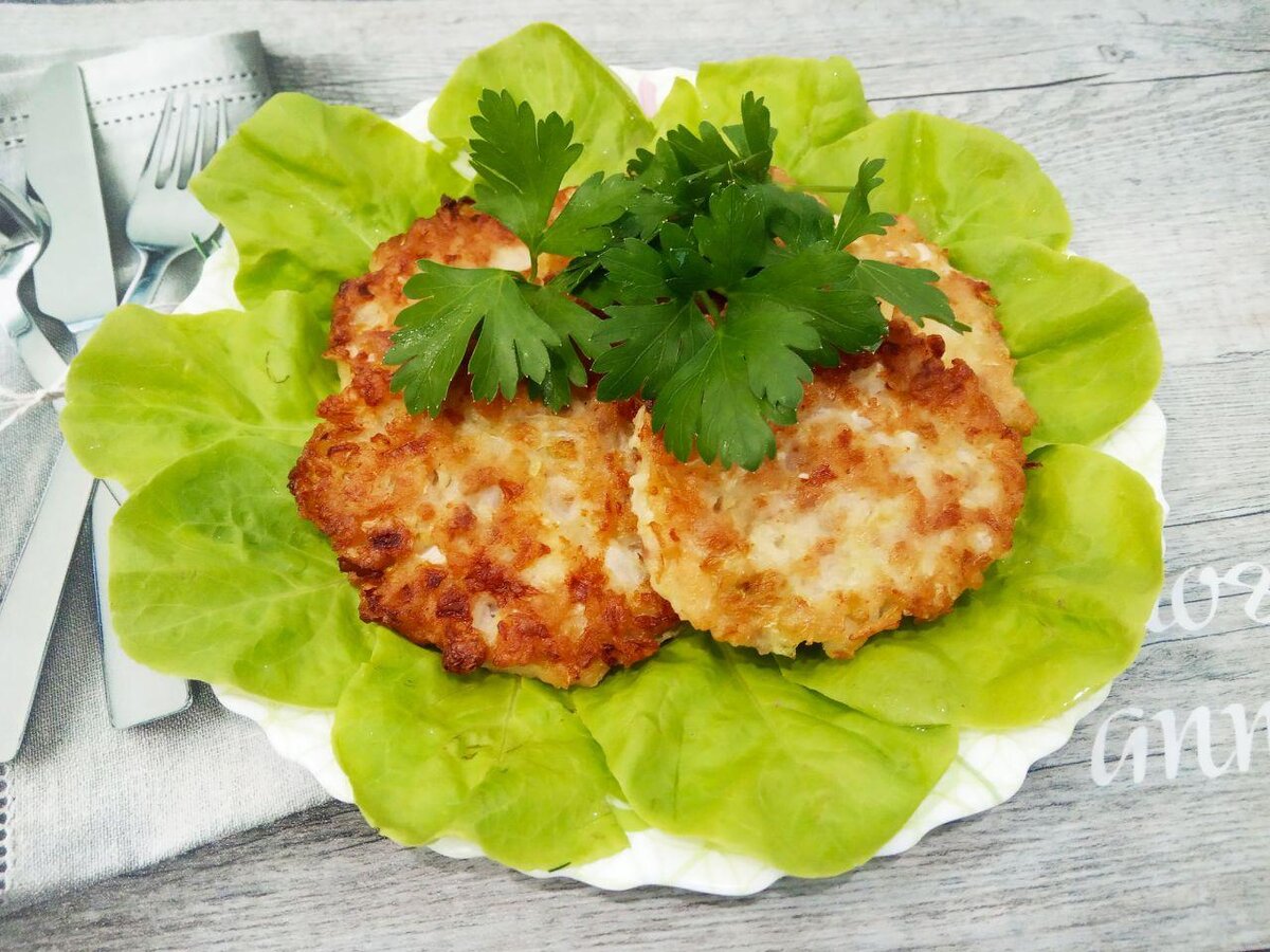 Сочные капустные оладьи с фаршем: легкий рецепт для семейного ужина