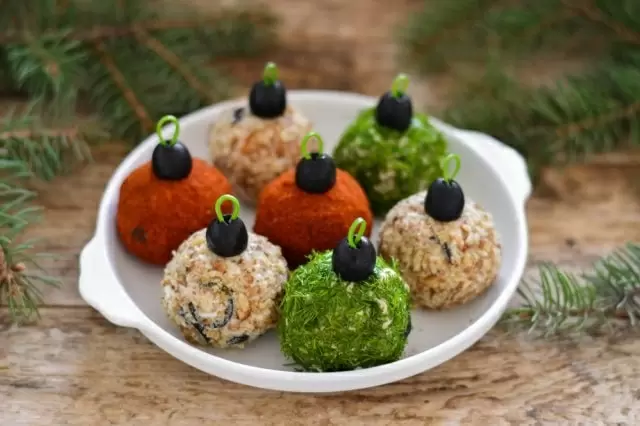 Салат 'Елочные шарики'